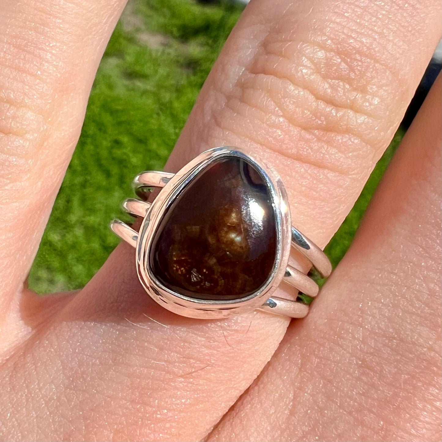 A ladies' freeform cabochon cut fire agate ring in sterling silver.