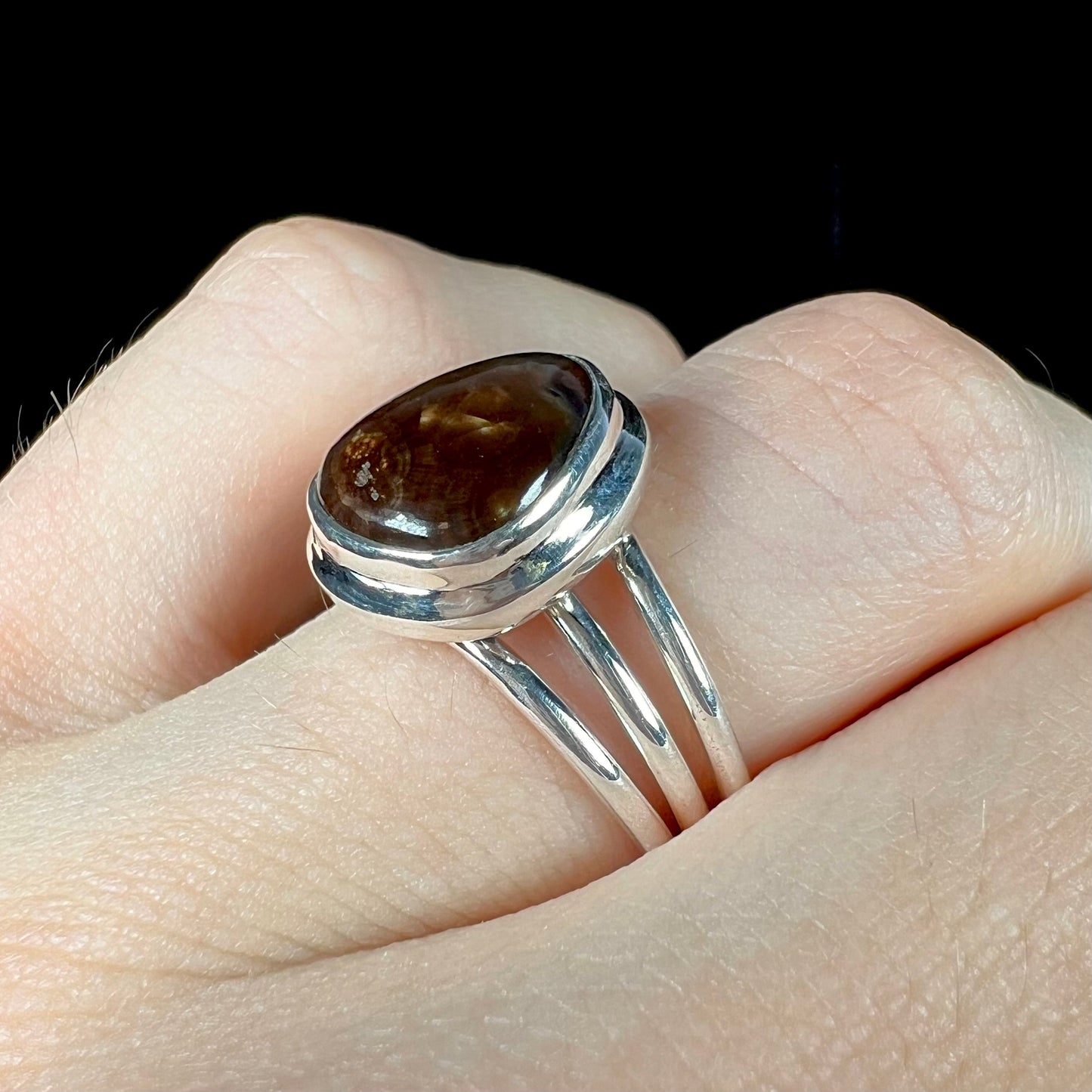 A ladies' fire agate ring set in a split-shank sterling silver mounting.