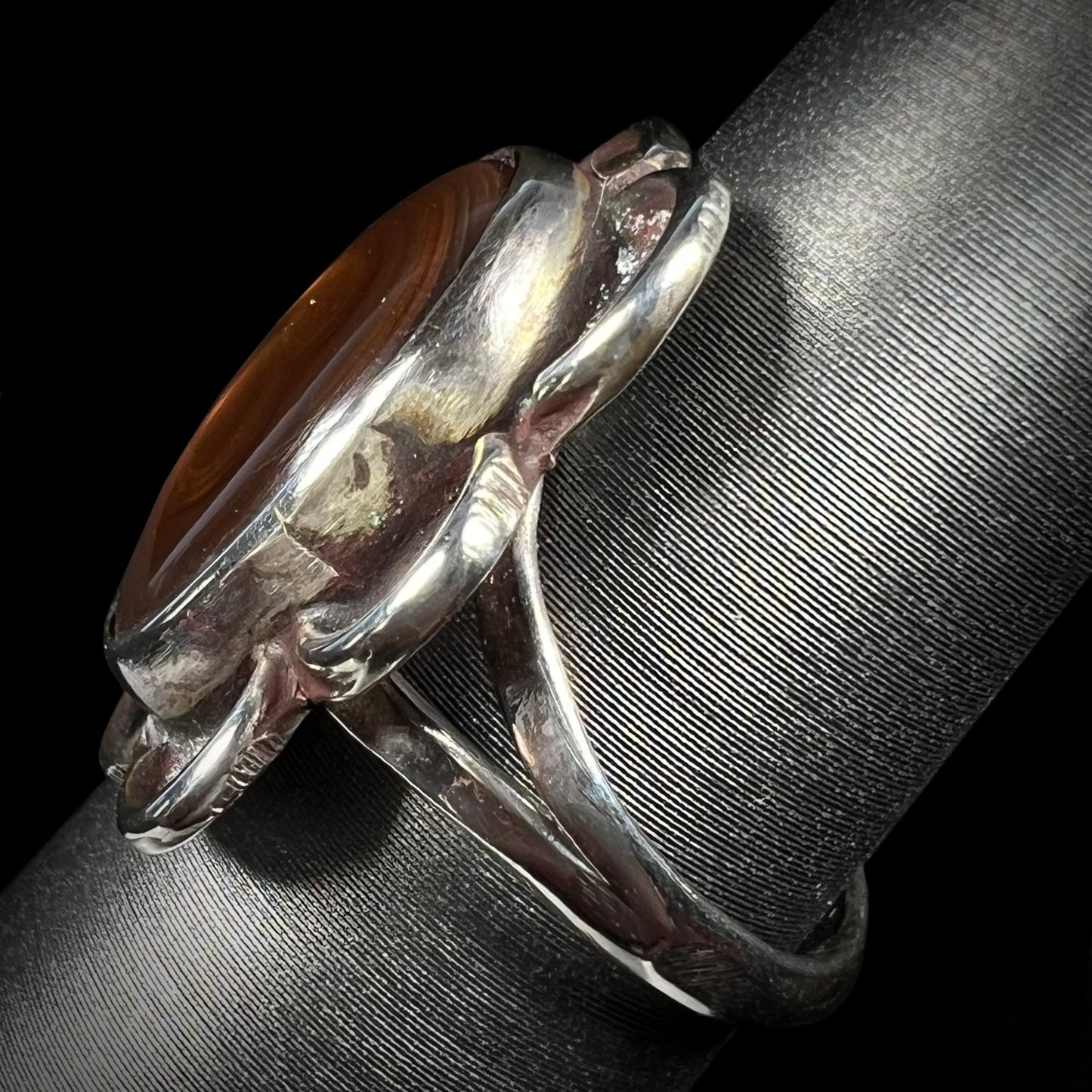 Side profile of vintage fire agate ring highlighting split shank design.